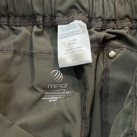 Athletic shorts - Picture 2 of 4